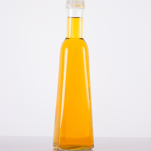 شیشے کے تیل کی بوتل