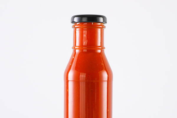 ampolla de salsa amb tapa metàl·lica